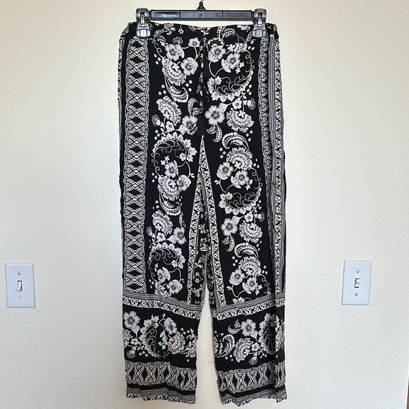 Angie Black and White Floral Flowy Lightweight Pants - Picture 1 of 4